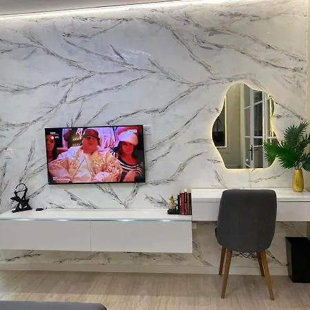 Апартамент Sea Breeze 1 *
