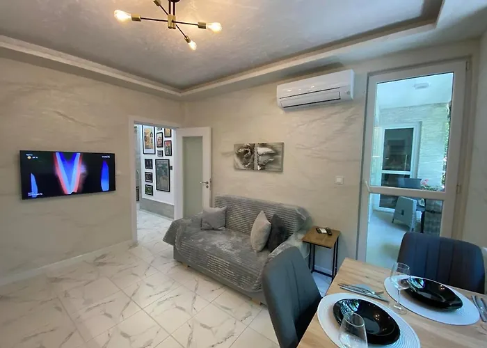 Apartment Sea Breeze 1